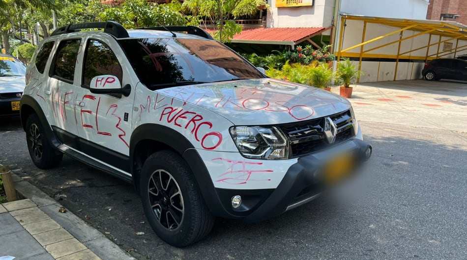 La camioneta estuvo estacionada diez horas.