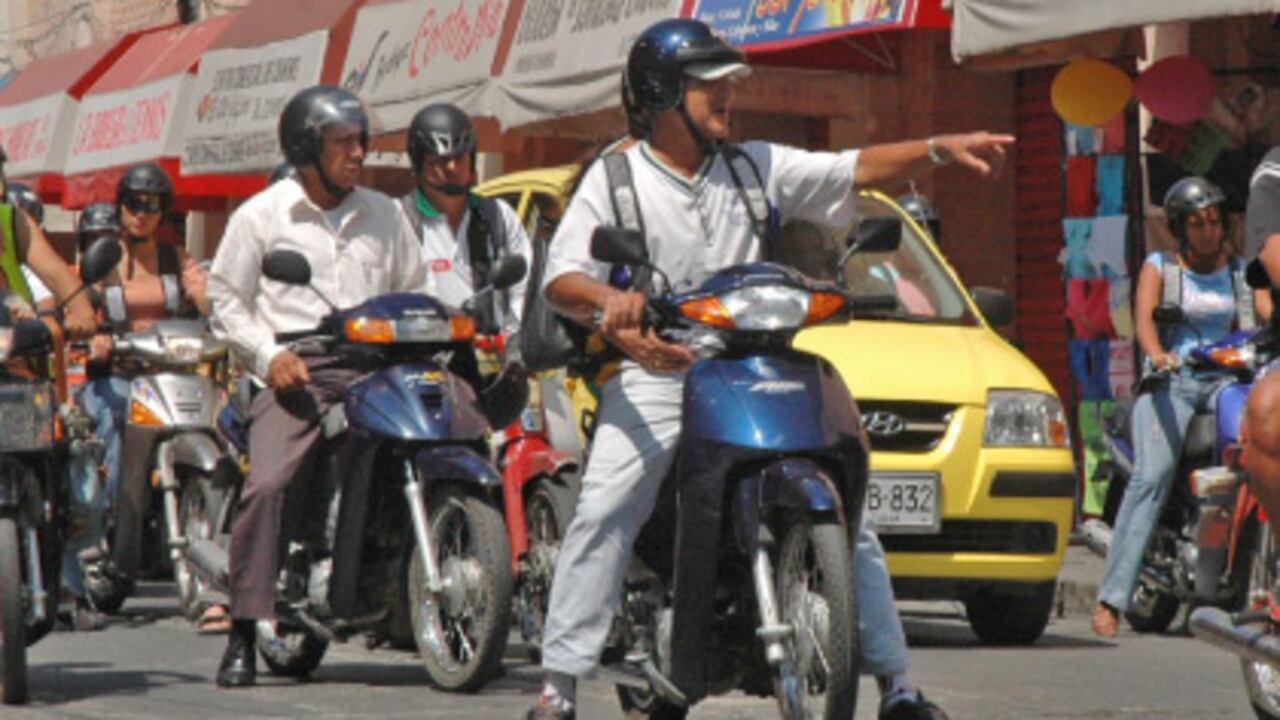 Los departamentos con mayor siniestralidad vial son, en su orden: Valle, Antioquia, Cundinamarca (Bogotá), Atlántico y Santander. Un alto porcentaje de los accidentes compromete a motorizados