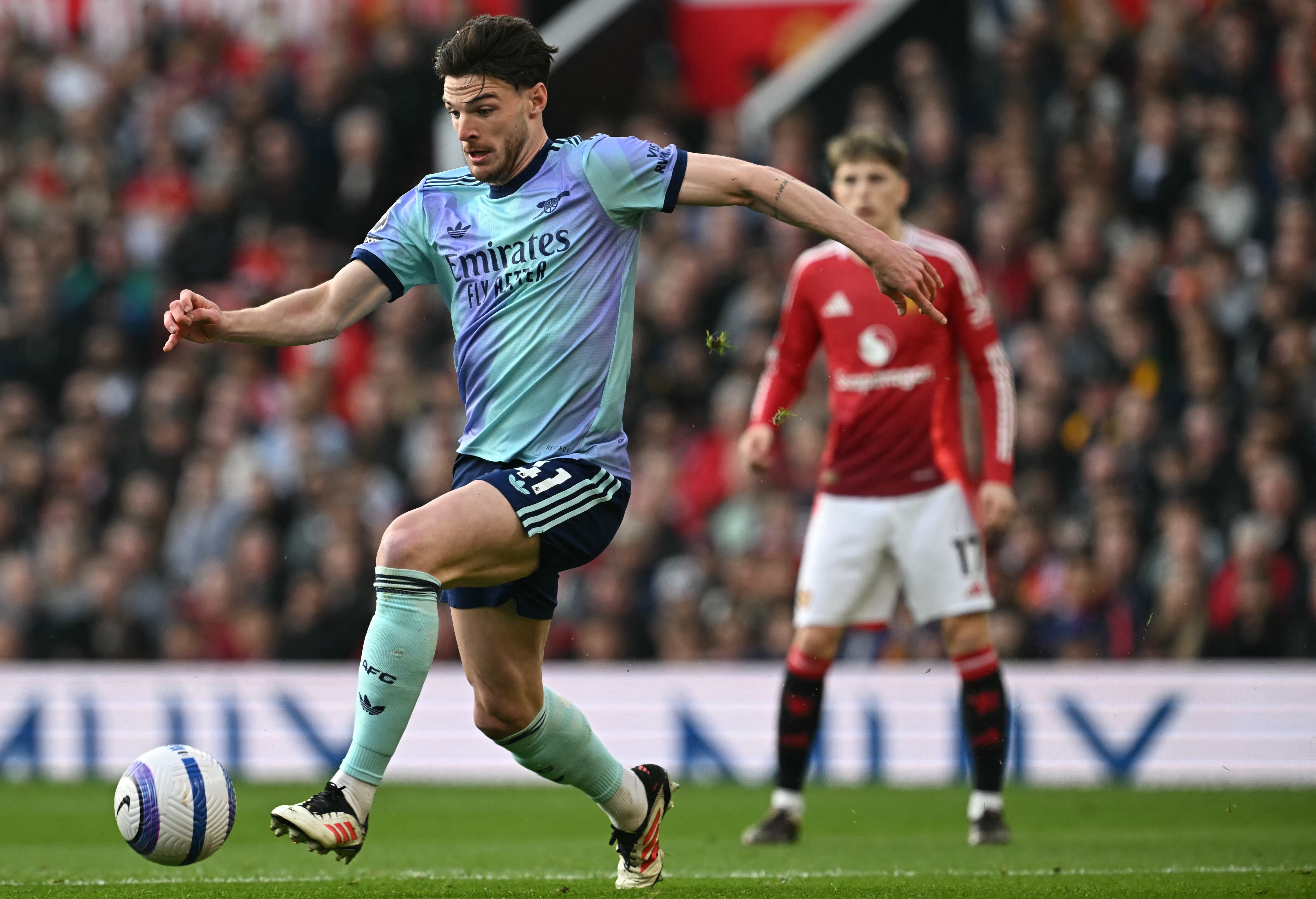 Arsenal tropieza y deja servido el título al Liverpool de Luis Díaz