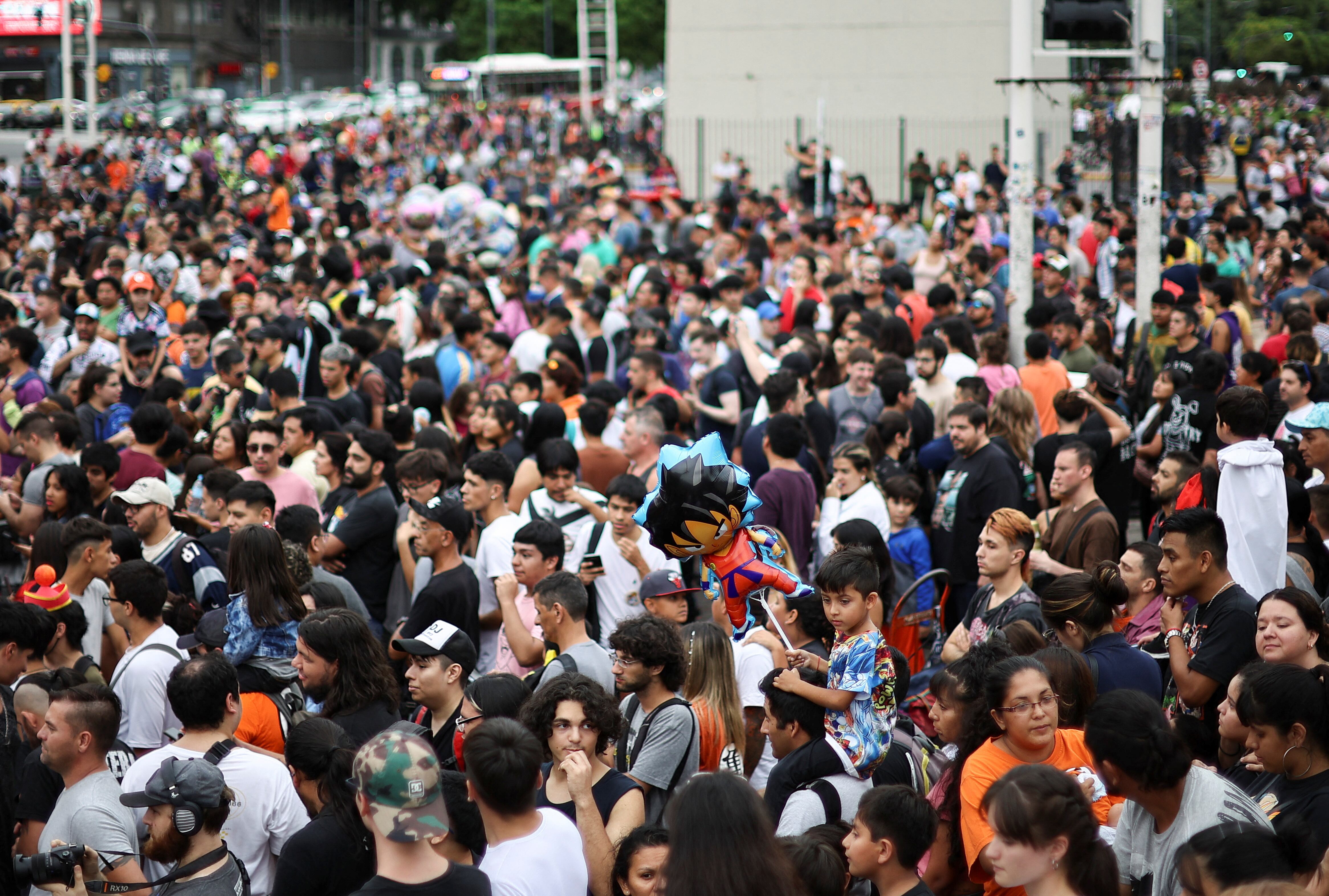 Fanáticos de Dragon Ball le rindieron curioso homenaje a Akira Toriyama en el Obelisco