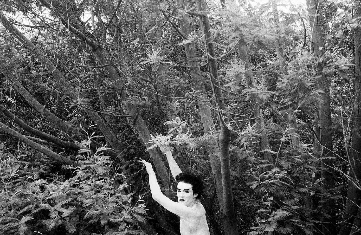 Carlos Motta nació en Bogotá, vive en Nueva York y tiene 39 años. Esta imagen, como la otras de esta galería, hacen parte de su proyecto autorretratos fotográficos sin título. 