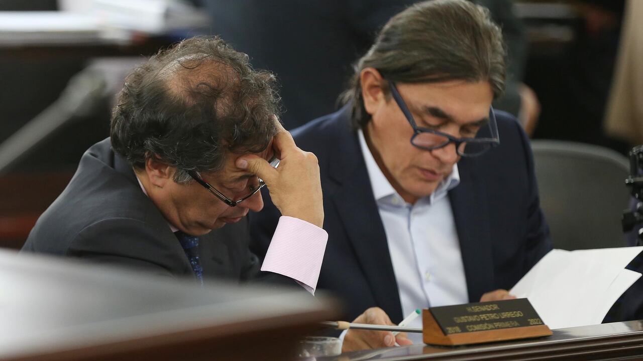 De izquierda a derecha: el presidente Gustavo Petro y Gustavo Bolívar.