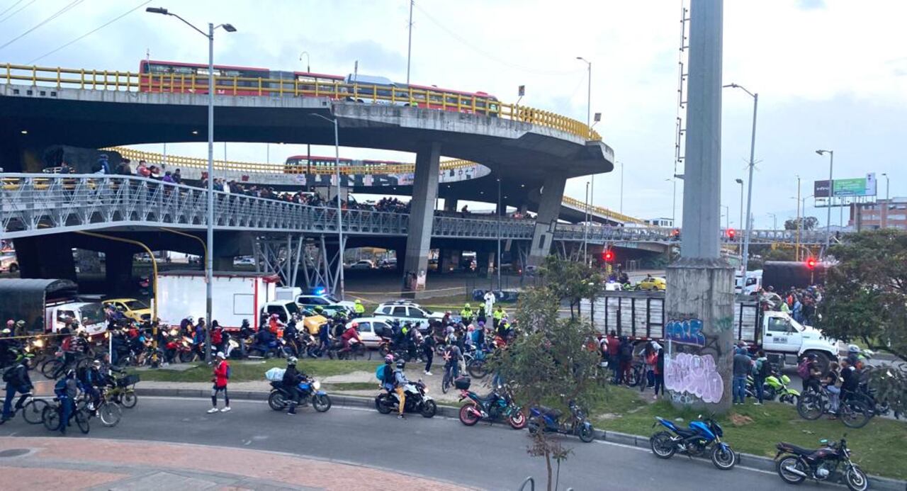 Un hombre perdió la vida al lanzarse del puente de la Calle 6 con NQS en Bogotá.