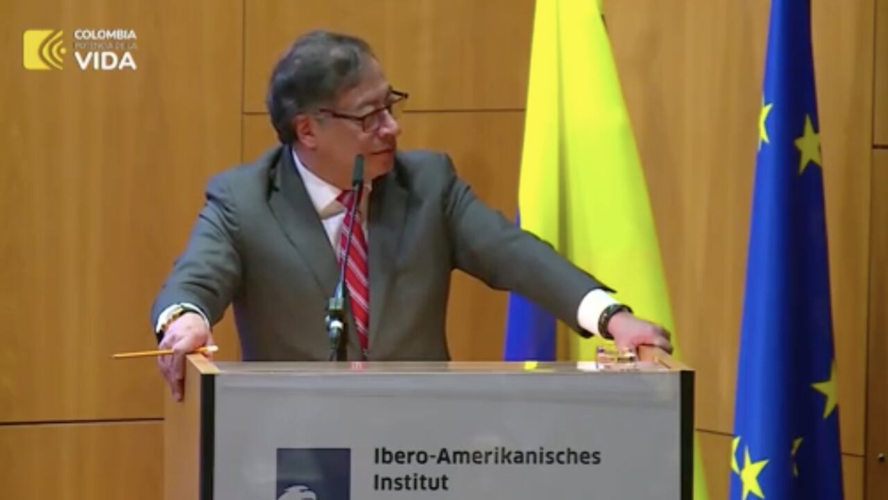 El presidente Petro en un encuentro con la comunidad colombiana en el Instituto Iberoamericano en Alemania