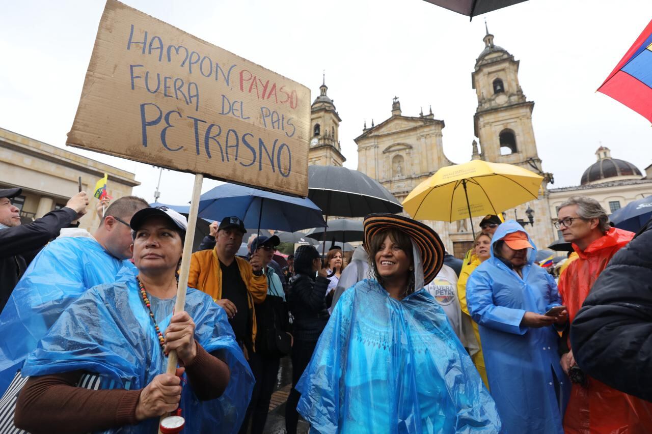 MARCHA 21 DE ABRIL EN CONTRA DEL GOBIERNO DE GUSTAVO PETRO BOGOTÁ en la plaza de Bolívar