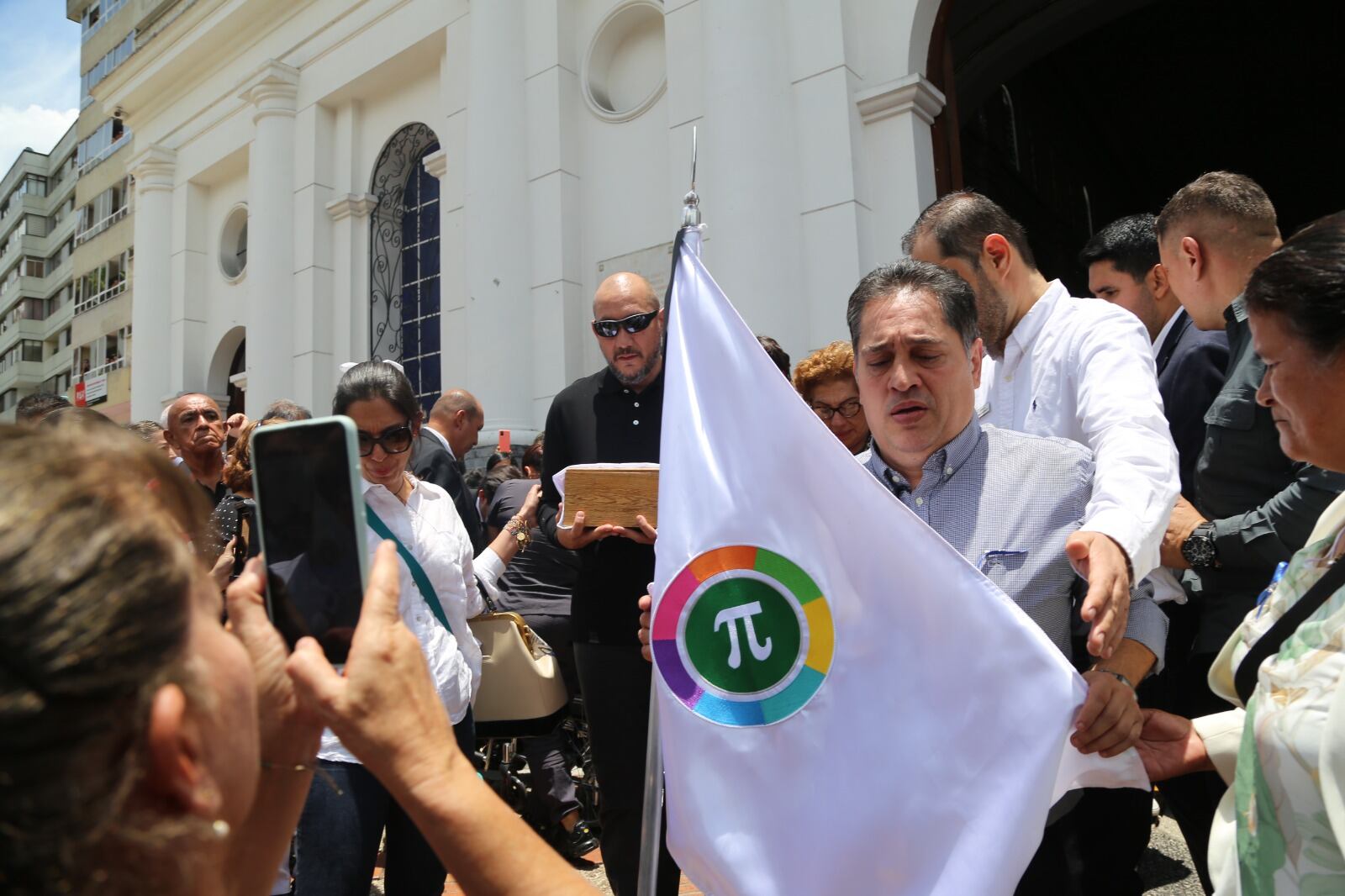 Exequias Rodolfo Hernández
Bucaramanga 4 septiembre 2024
Socorro Oliveros
Catedral de la Sagrada Familia de Bucaramanga
