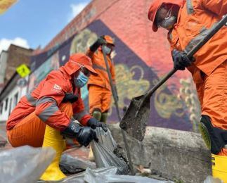 Las labores de limpieza se adelantan en el marco del Plan El Centro Vive