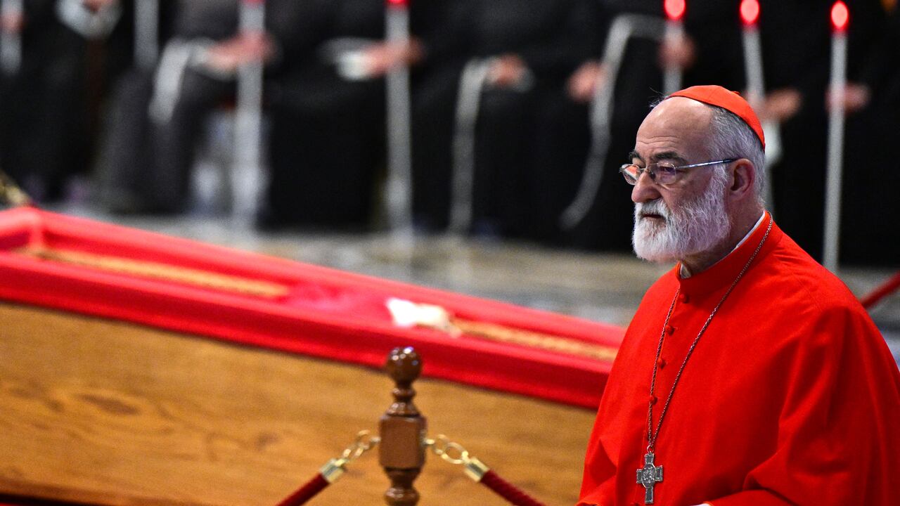 Una actitud extraña, pese a que el cardenal de 72 años y con unas ideas muy parecidas a las de Francisco no figura entre los favoritos. (Photo by Tiziana FABI / AFP)