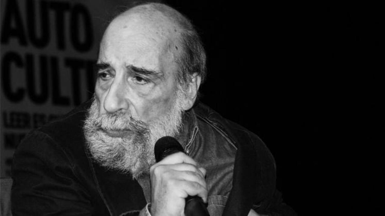 El poeta chileno Raúl Zurita. Foto: Wikimedia Commons.