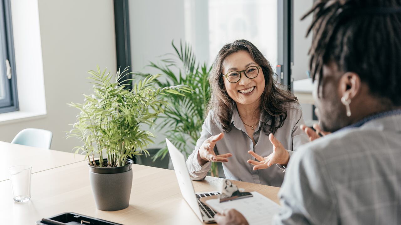 Para quienes les gusta superar sus ingresos fijos mensuales y son apasionados por el sector comercial, diversas empresas están ofreciendo oportunidades de empleo en ventas, con salarios y beneficios muy atractivos en diferentes ciudades del país.