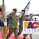 Militares estadounidenses y el logo del Pacto Histórico.