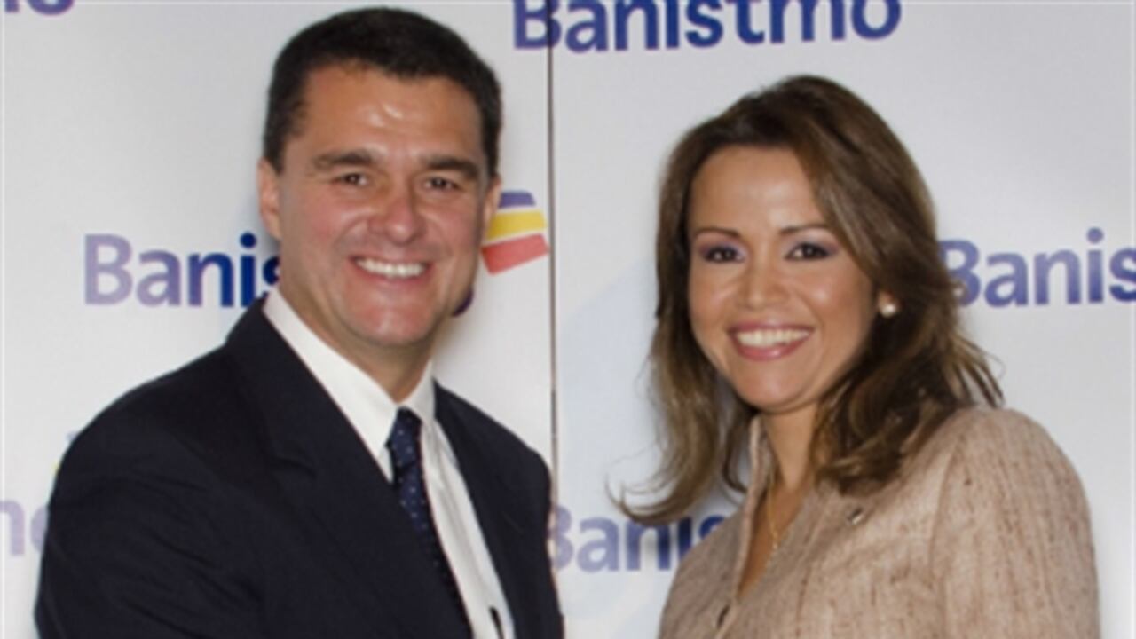 Carlos Raúl Yepes, presidente Grupo Bancolombia, y Aimeé Sentmat de Grimaldo, presidente de Banistmo.