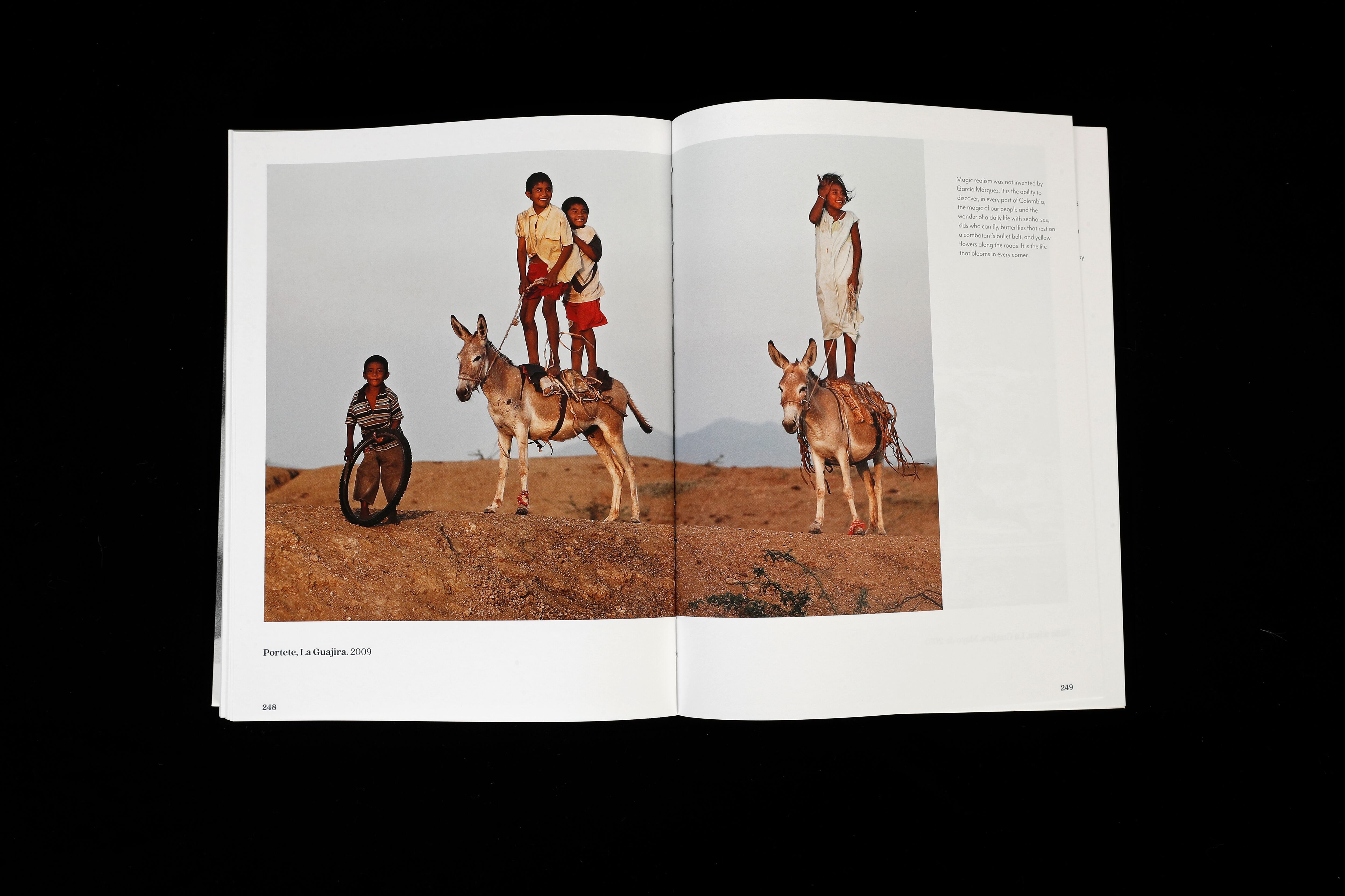 El testigo. Memorias del conflicto armado colombiano en el lente y la voz de Jesús Abad Colorado en conversaciones con María Belén Sáez de Ibarra,