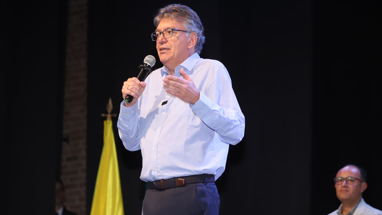 Discusiones de País, debate precandidatos presidenciales.