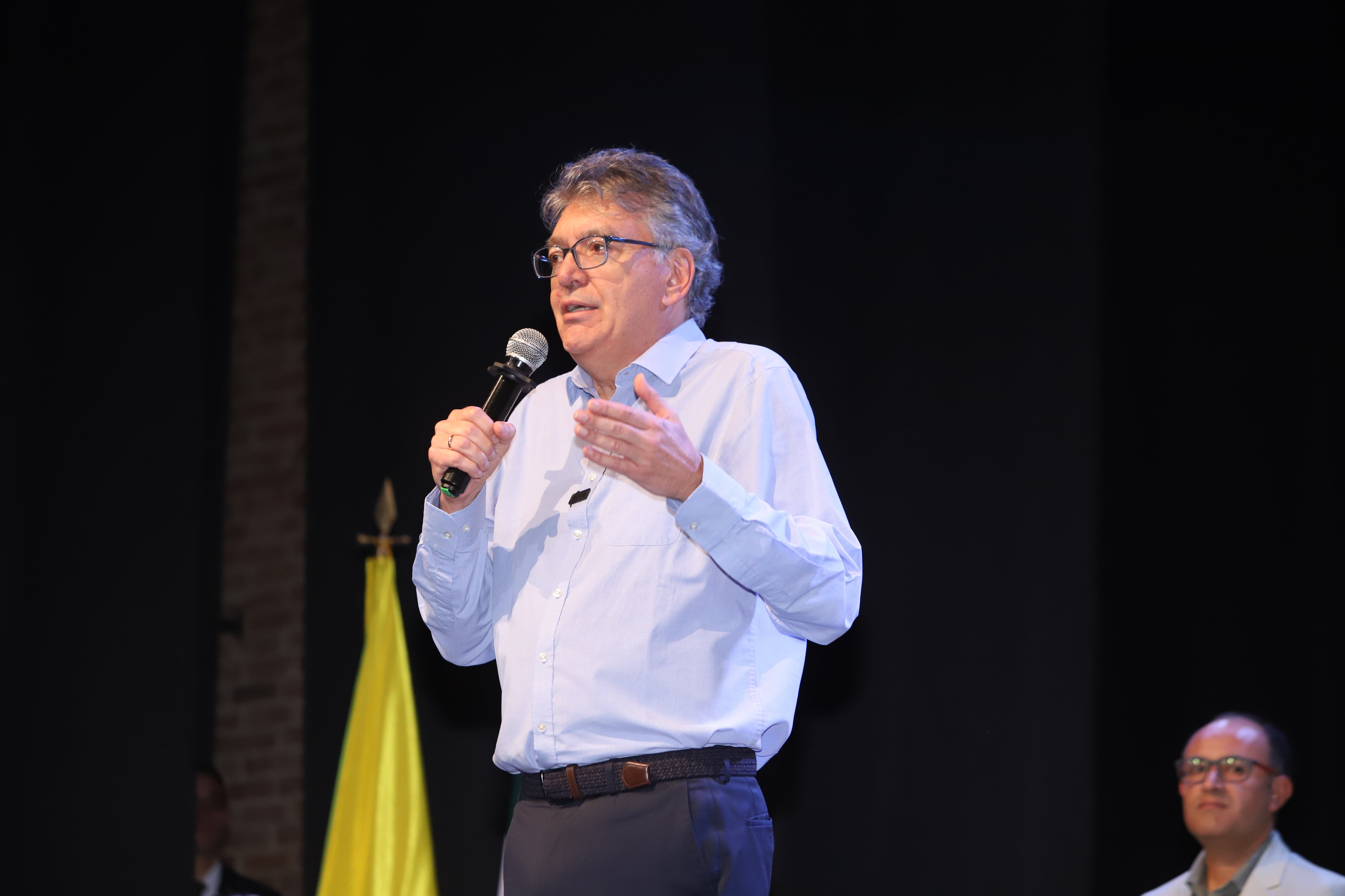 Discusiones de País, debate precandidatos presidenciales.