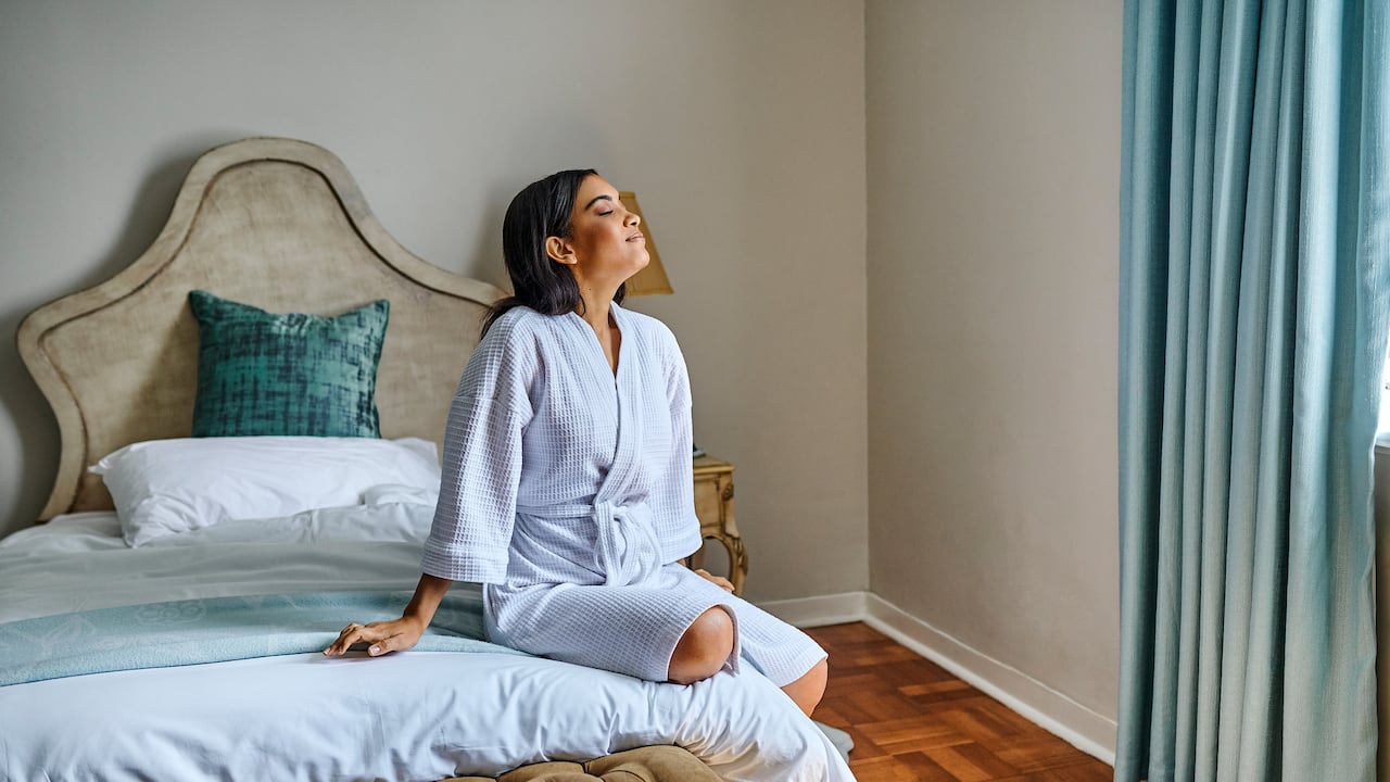 Hay trucos que pueden aplicarse para que la cama huela bien y durante más tiempo.