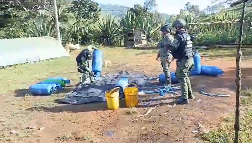 Los vehículos con explosivos estaban destinados a afectar a estas áreas, continuando con la actividad terrorista ejecutada por las disidencias de la Farc.