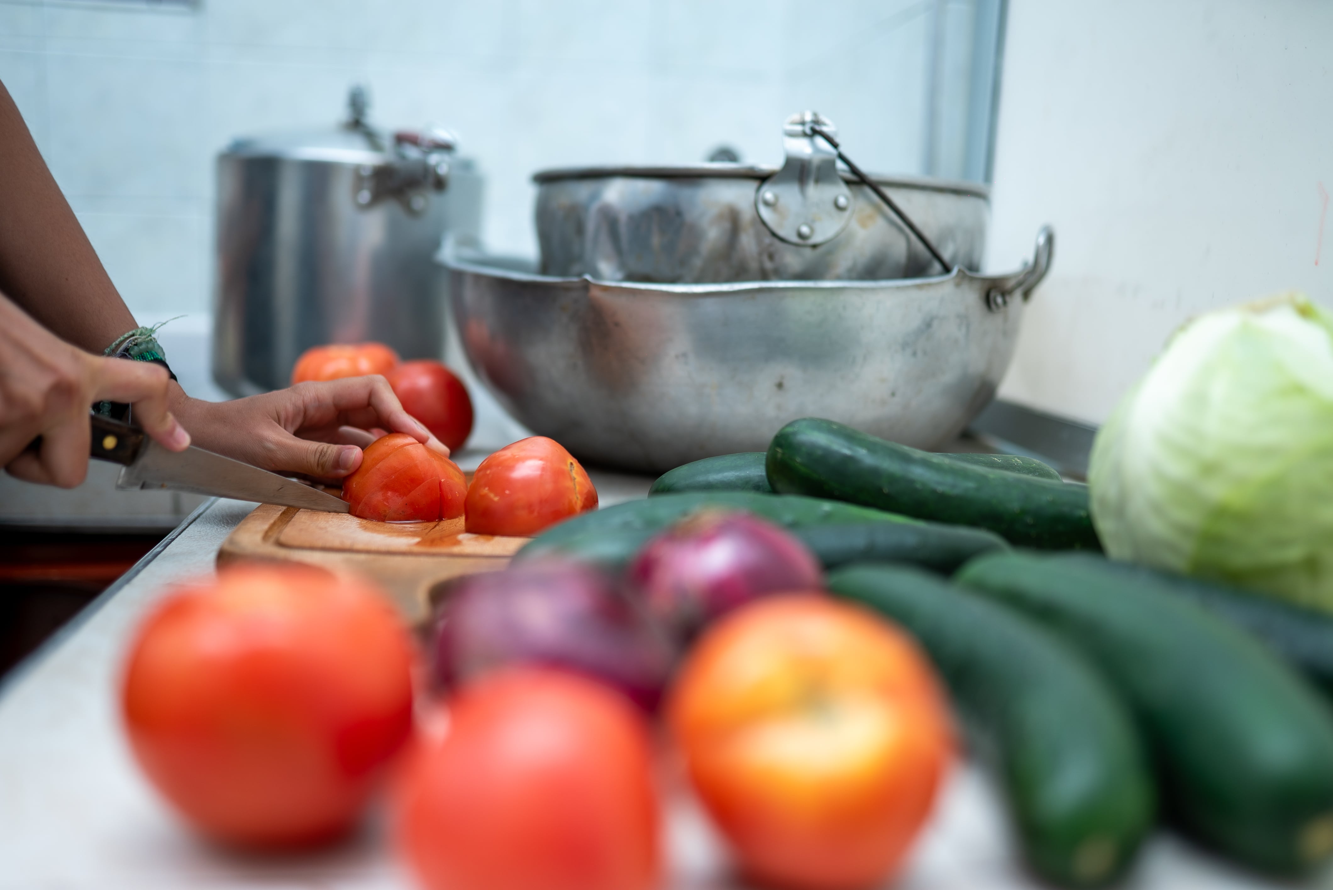 Una alimentación basada en plantas gana espacio en instituciones y espacios laborales en Colombia.