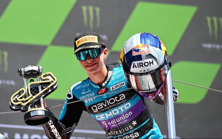 El piloto colombiano David Alonso consiguió la victoria en el GP de Cataluña tras una gran batalla con Órtola y Rueda.