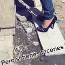 Albañil con tacones