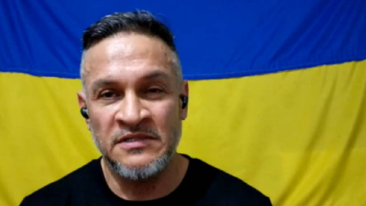 Héctor Jiménez Bravo es un colombiano que se enamoró de Ucrania, y desea regresar a esta nación a pesar del conflicto que está viviendo. Foto: captura de pantalla.