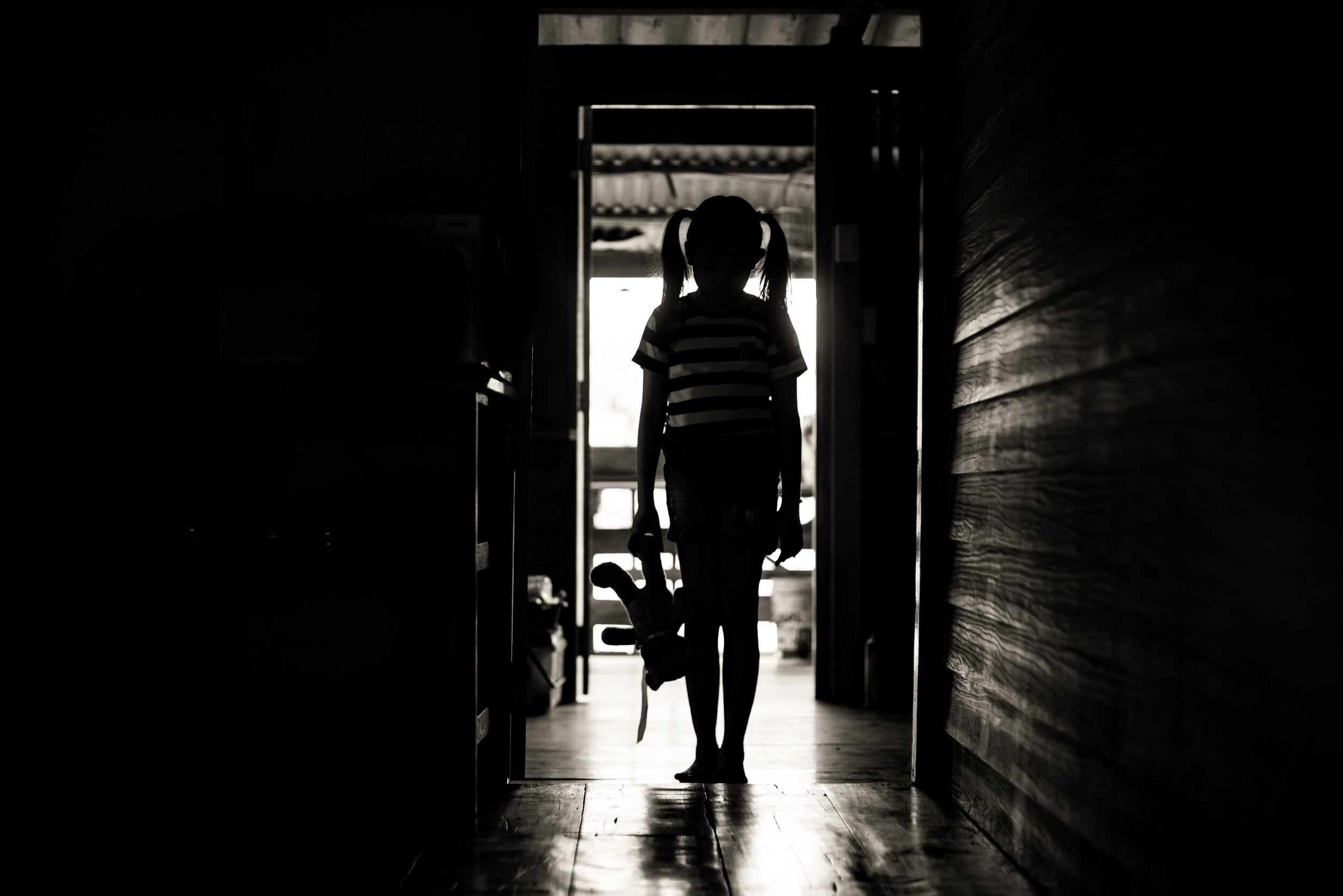 El abuso sexual infantil cometido por menores de edad se ha venido incrementando en Colombia. En 2021 se registraron 1831 víctimas. En 2022 fueron 1996. Hubo un aumento  del 
9 % en estos dos últimos años.