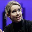 Elizabeth Holmes dejó la universidad a los 19 años y fundó Theranos.