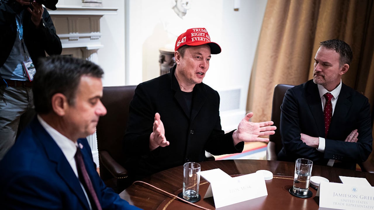 El fundador de SpaceX plantea crear una “copia de seguridad” de la humanidad fuera de la Tierra.