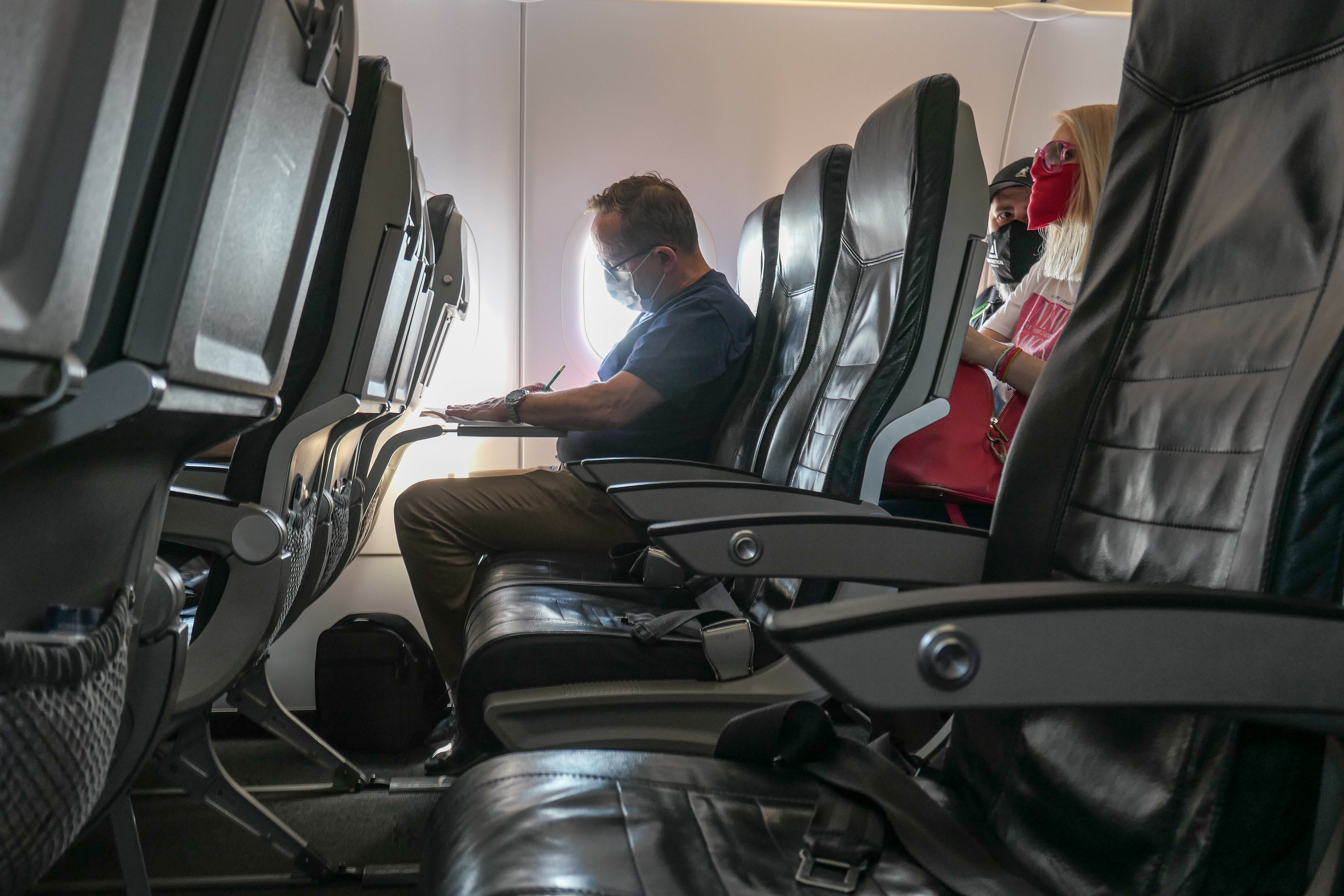 La mesa de la silla es usada para múltiples propósitos