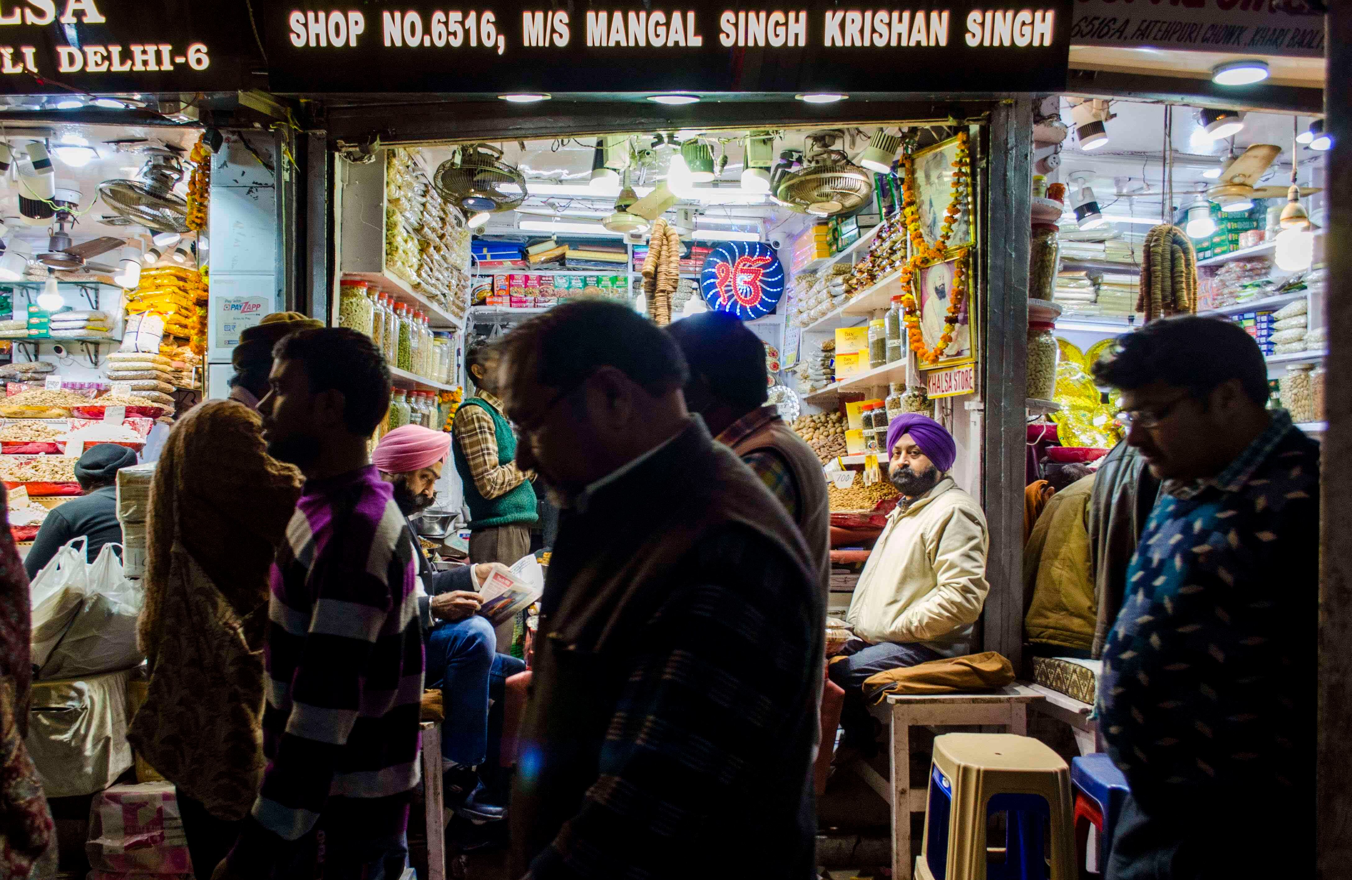 En estas calles estrechas se puede encontrar variedad de especias, frutos secos, hierbas, cereales, encurtidos y conservas. Fotografía: Katerine Lara Rojas