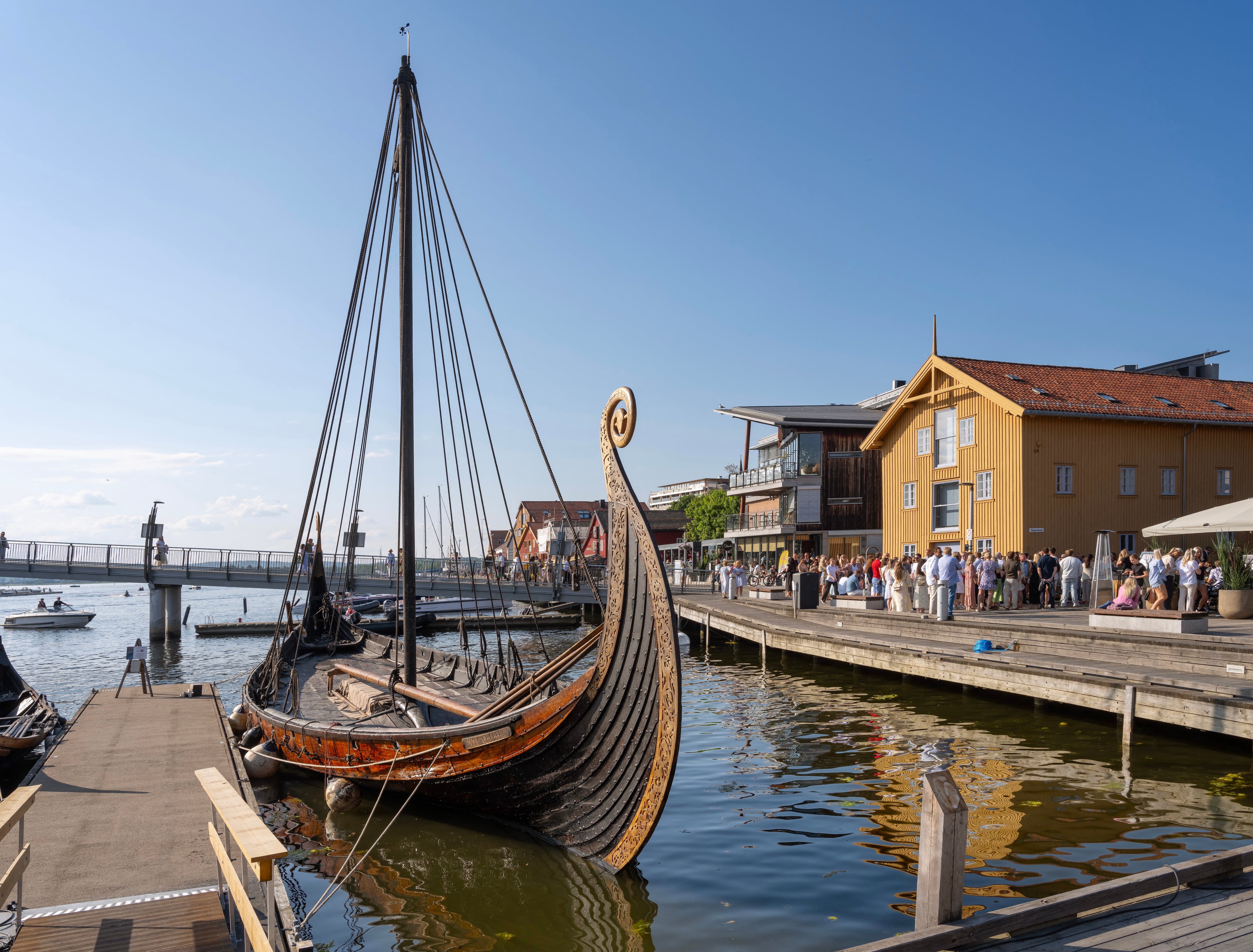 Saga Oseberg, una reconstrucción del barco vikingo Oseberg, construido entre 2010 y 2012 con métodos vikingos tradicionales, en Vikingodden, un astillero gestionado por Oseberg Viking Heritage, en Tonsberg, en la costa oeste del fiordo de Oslo, Jarlsberg, Vestfold, Noruega. Picture by Manuel Cohen. Foto: Manuel Cohen via AFP.