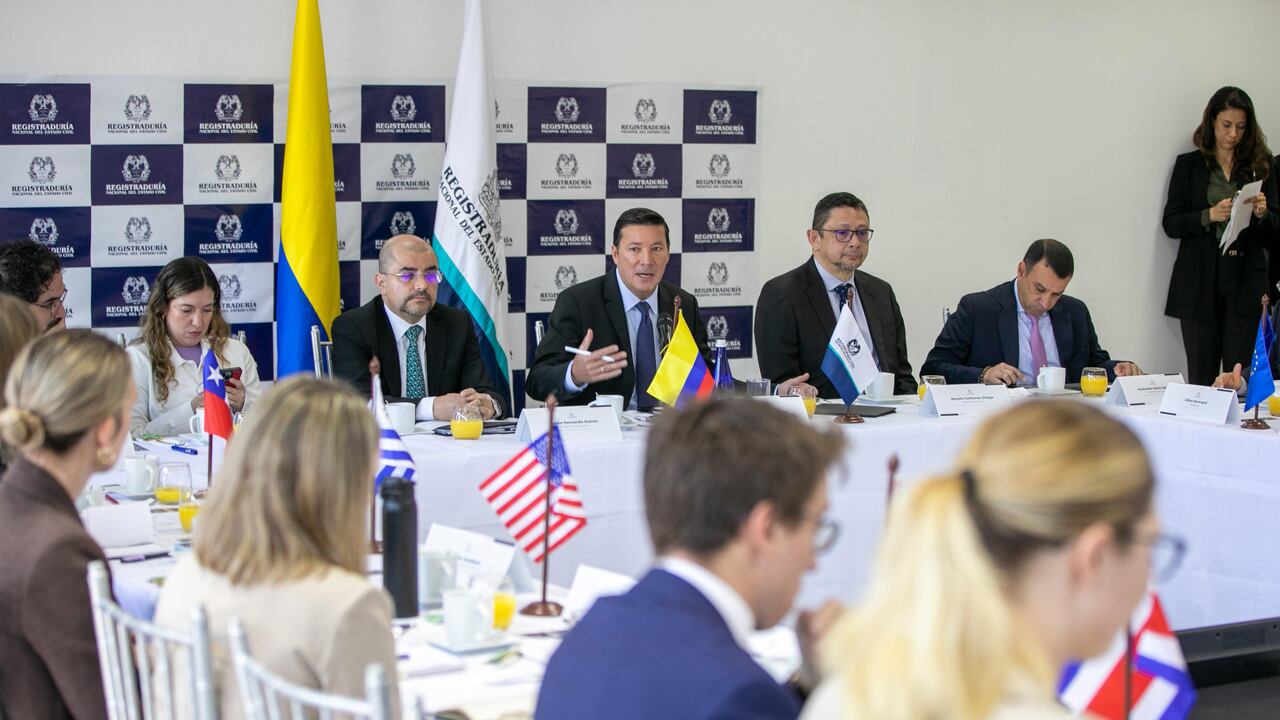 Encuentro del registrador nacional con el cuerpo diplomático este 15 de julio.
