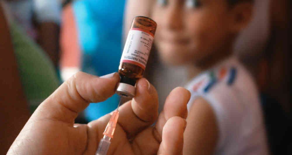 La vacunación de rutina entre los niños ha disminuido en la ciudad de Nueva York desde 2019. Alrededor del 14 % de los niños de 6 meses a 5 años no han completado su serie de vacunas contra la poliomielitis, por lo que no están totalmente protegidos contra el virus.