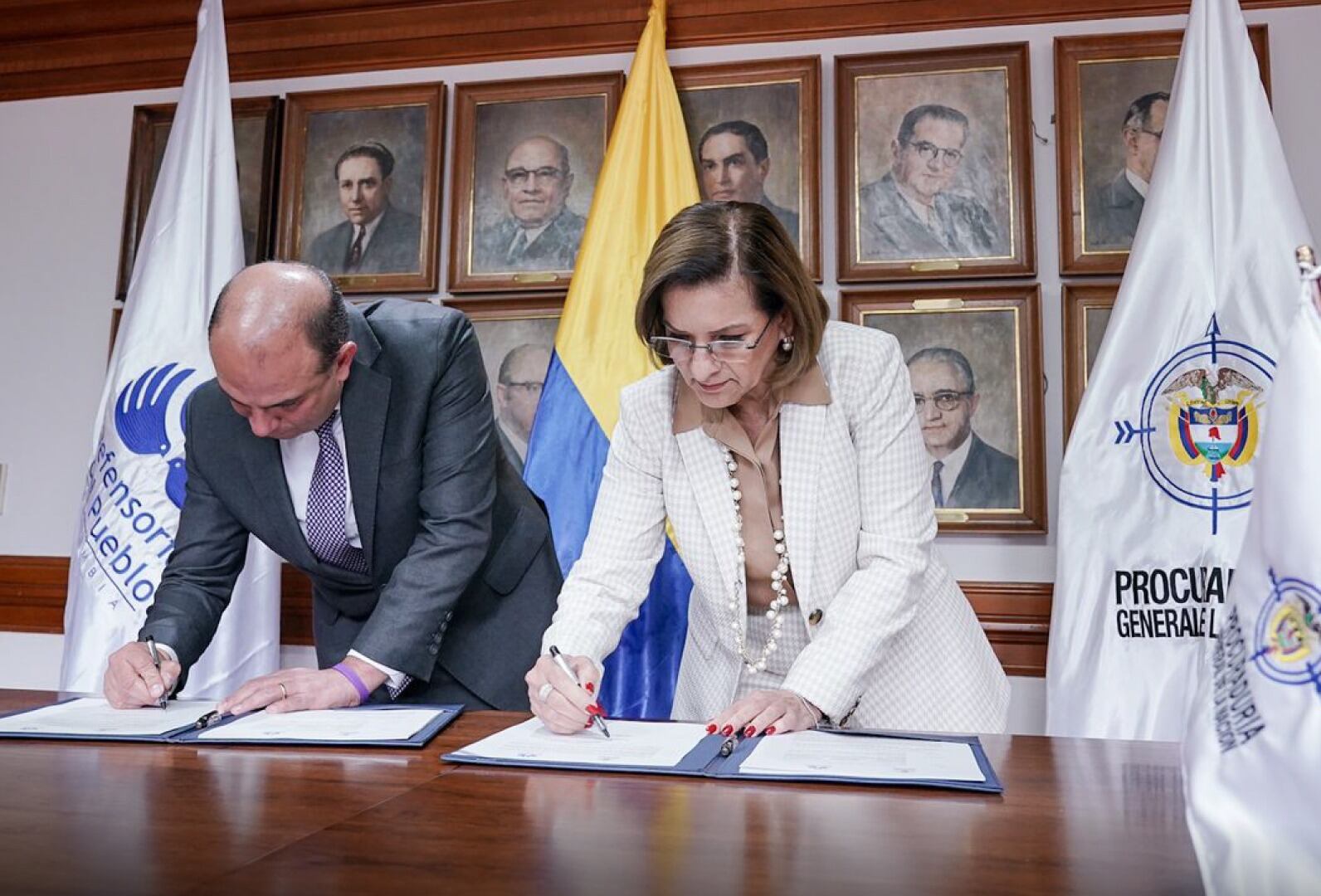 Procuraduría y Defensoría del Pueblo firmaron directiva para lograr mayor participación de víctimas ante la JEP