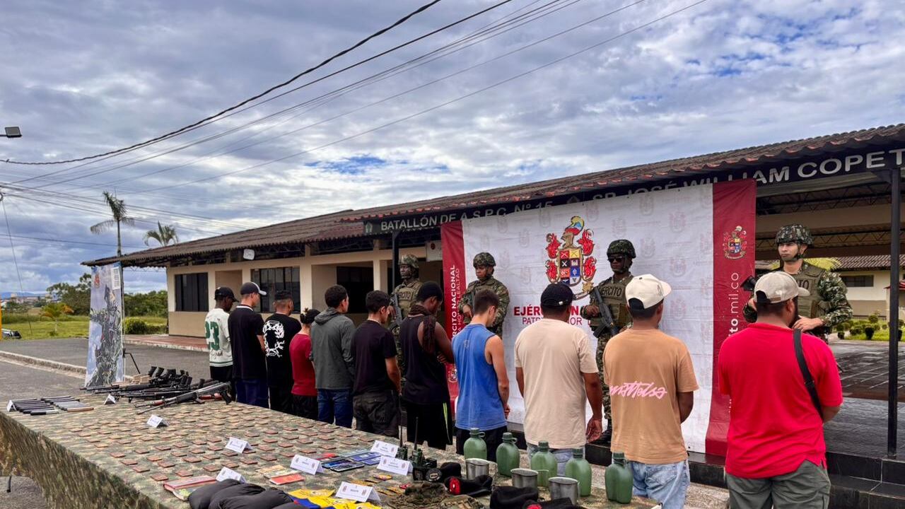 Varios jóvenes hacían parte de la facción de alias Calarcá que se rindió, según el Ejército.