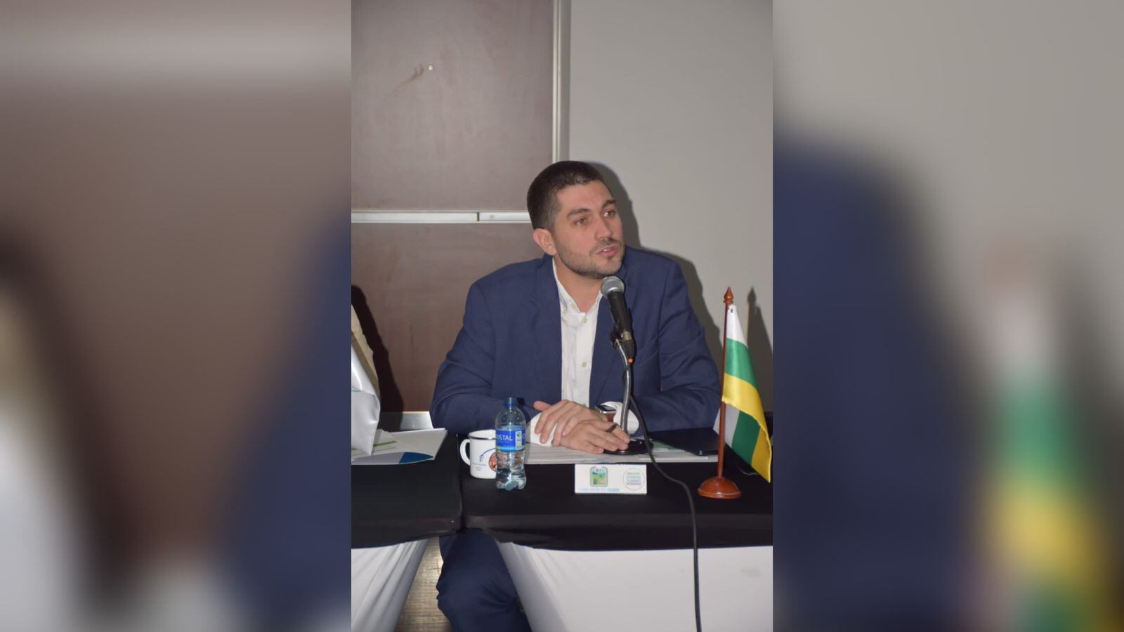 Óscar Escobar tiene que pagar una multa de dos salarios mínimos.