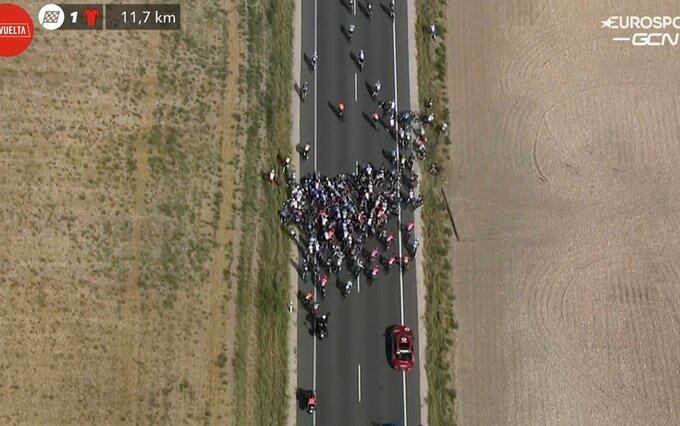 Egan Bernal caída vuelta a españa