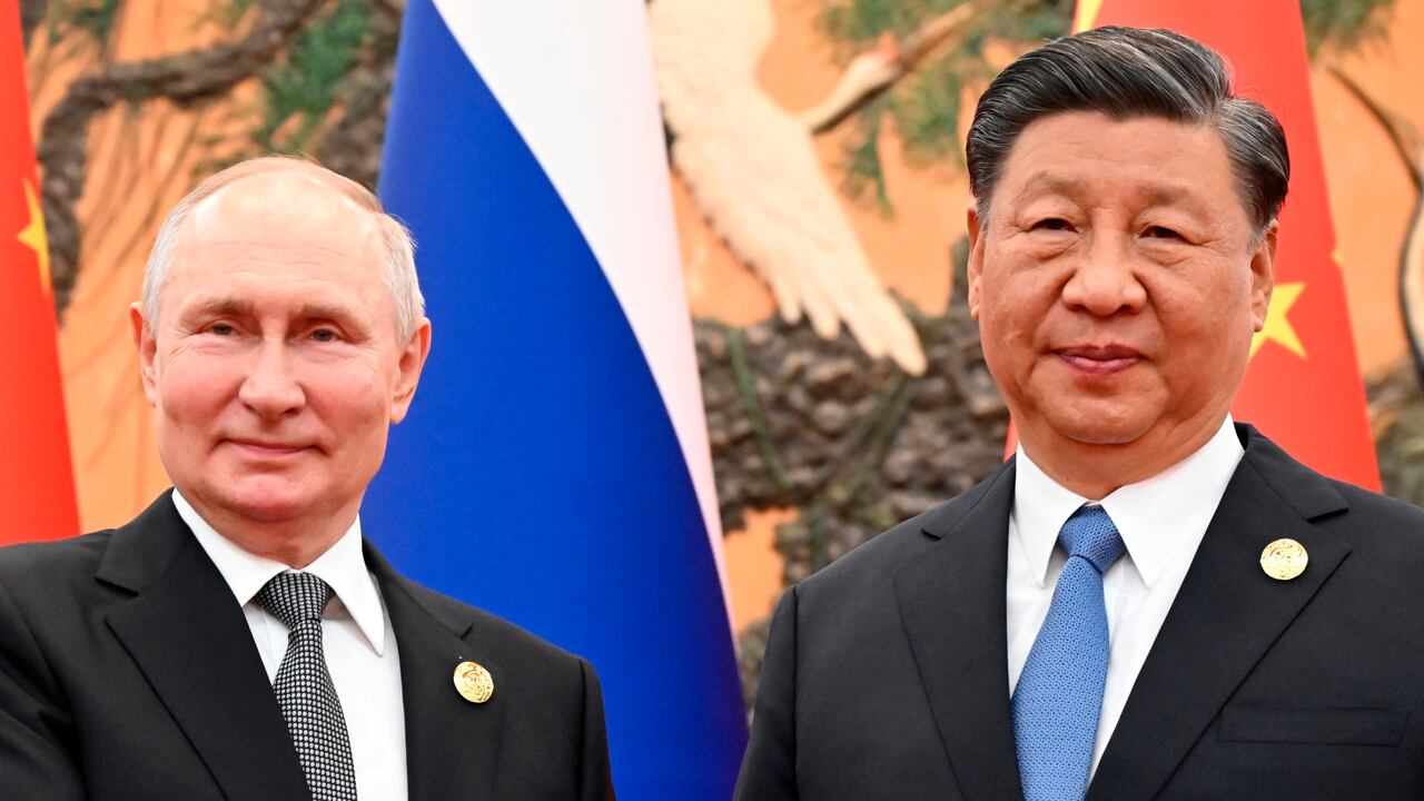 El presidente de China, Xi Jinping, a la derecha, y el presidente de Rusia, Vladímir Putin.