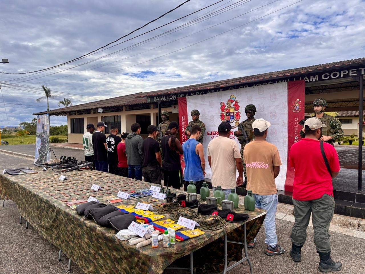 Entre los sometidos están los tres cabecillas alias Andrés, Jair y David.