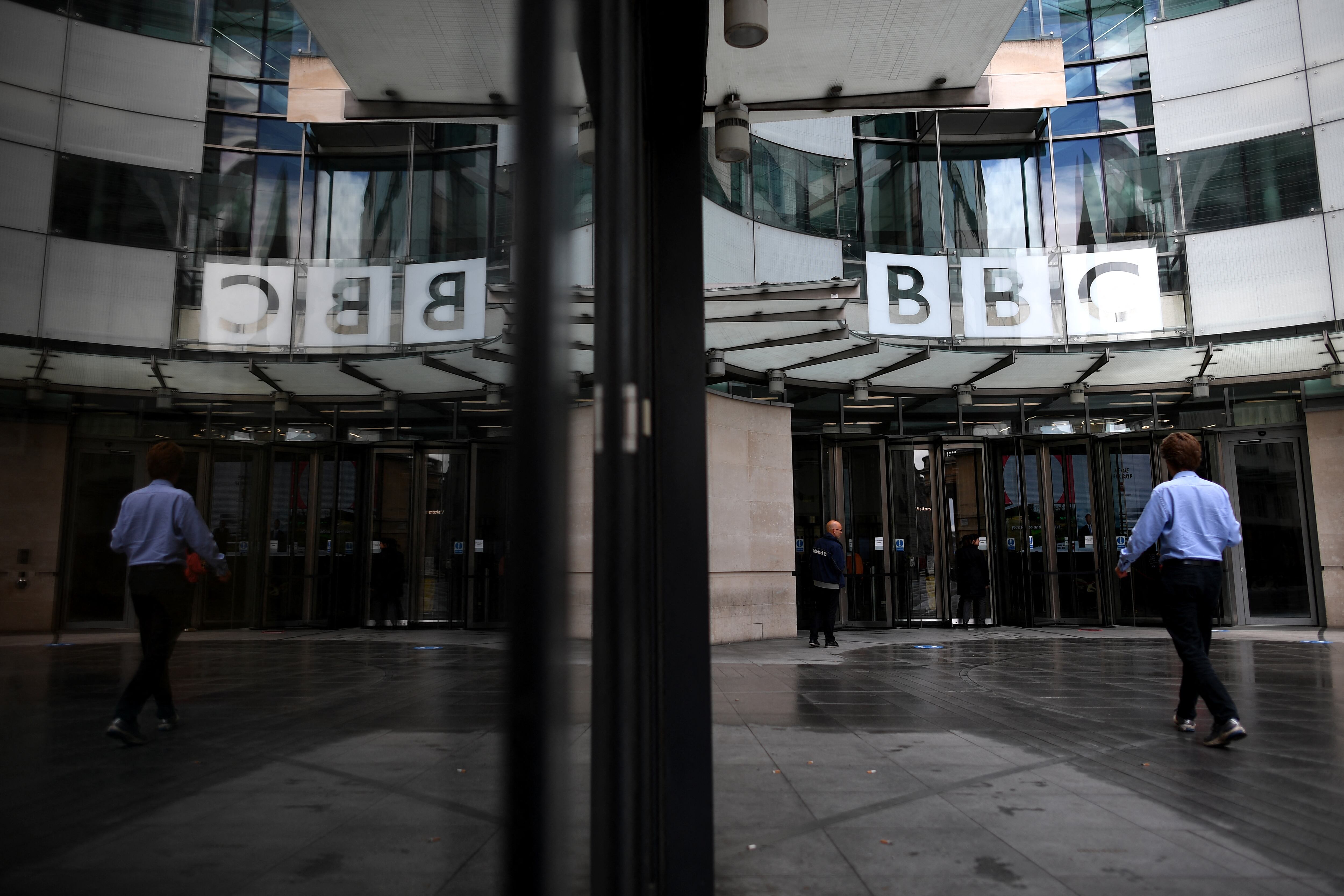 La British Broadcasting Corporation (Corporación Británica de Radiodifusión) es el servicio público de radio, televisión e internet del Reino Unido