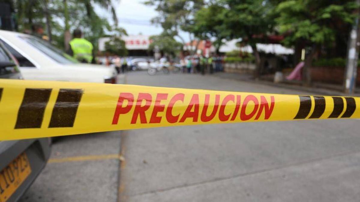 La mujer herida aún está recluida en el centro asistencial.