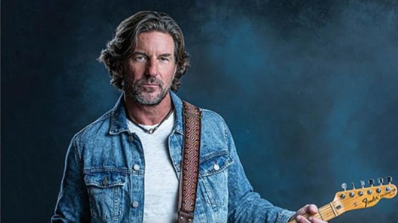 Un fatal accidente aéreo acabó con la vida de uno de los íconos de la música actual.