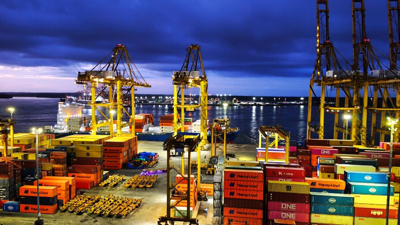 La SIC sancionó a la Sociedad Portuaria Regional de Buenaventura y a cuatro personas naturales por prácticas que restringieron la libre competencia en la prestación de servicios portuarios.