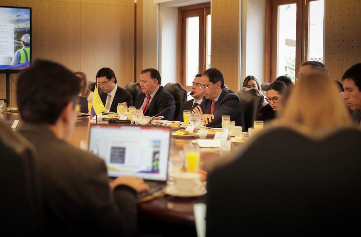 José Manuel Restrepo se reunió con un grupo de ministros