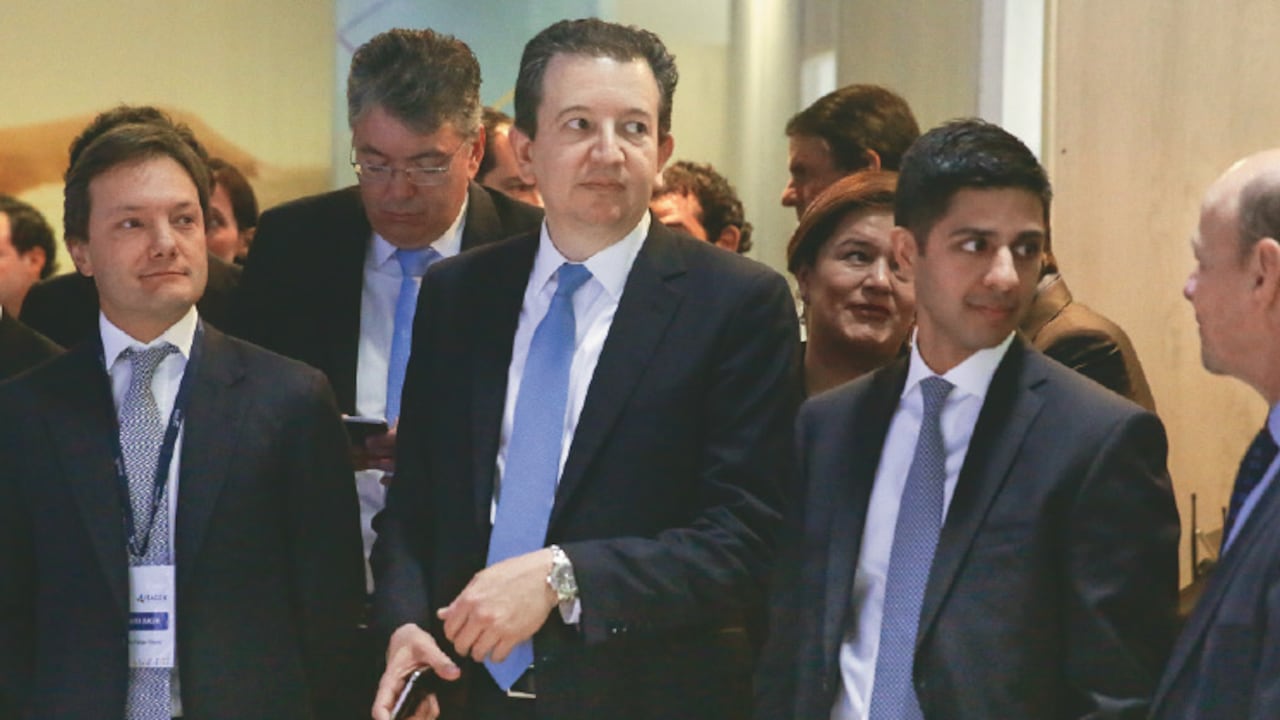 Carlos David Castro (en el centro), representante del fondo de inversión canadiense Brookfield en Colombia, dice que la apuesta en el país es de largo plazo.