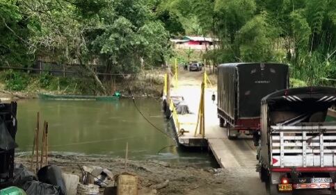 Vehículos de hasta 20 toneladas pueden pasar por el puente.