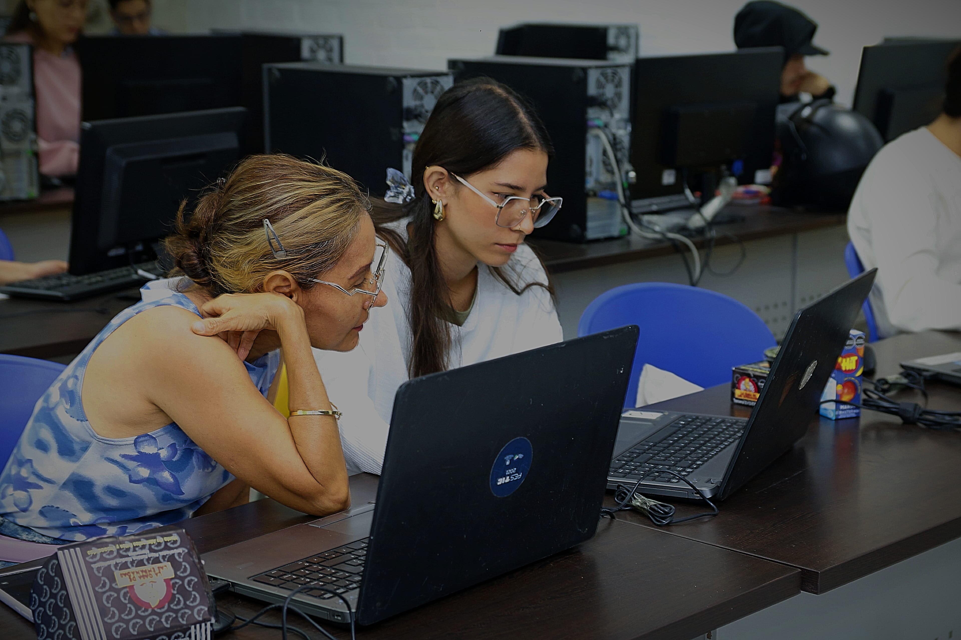 Son 20 cursos gratuitos, distribuidos en 10 programas virtuales y 10 presenciales, dirigidos a ciudadanos a partir de los 12 años de edad.