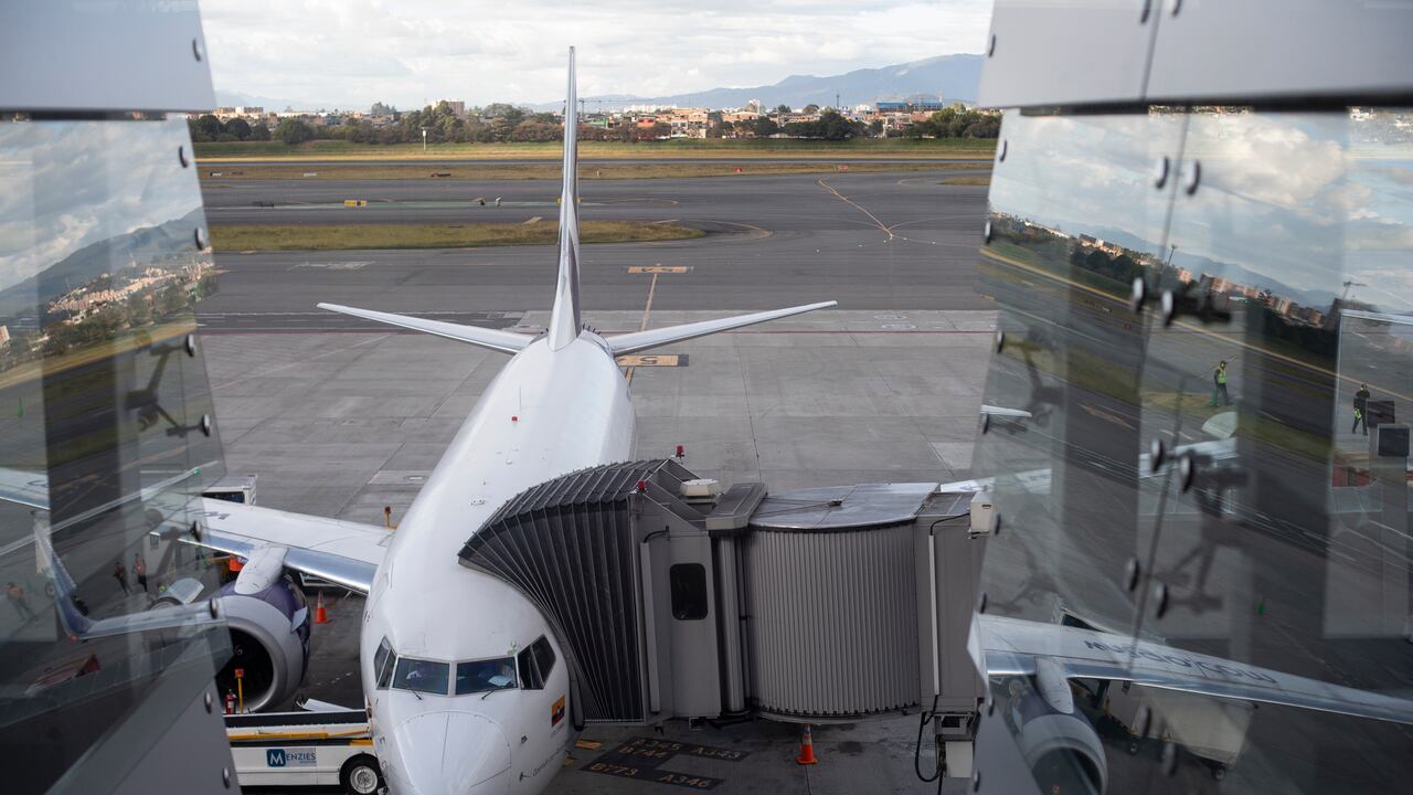 Mal tiempo afecta operación del Aeropuerto El Dorado.
