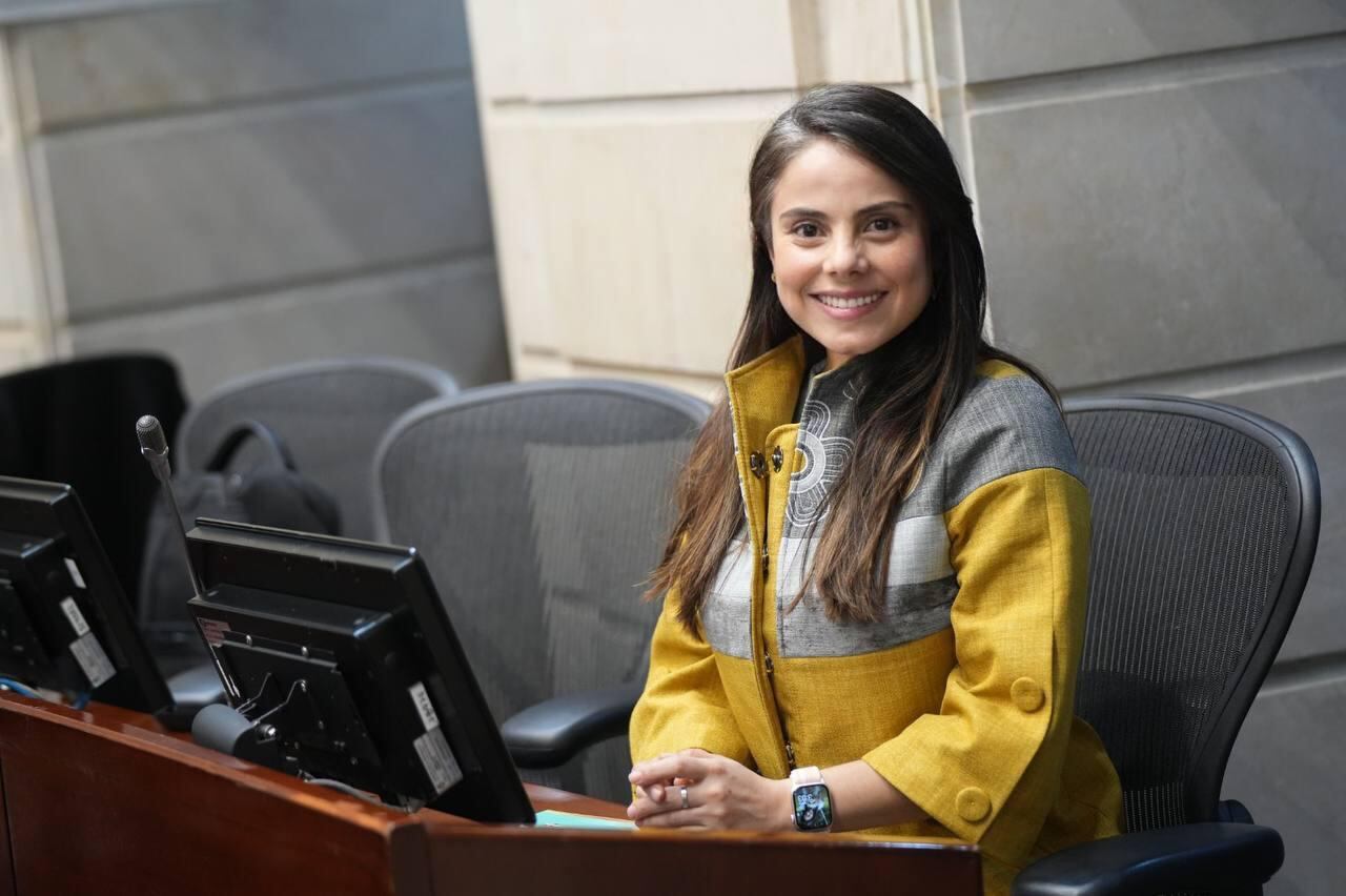 Esmeralda Hernández.