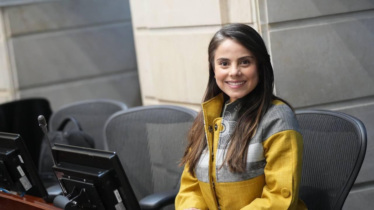 Esmeralda Hernández.